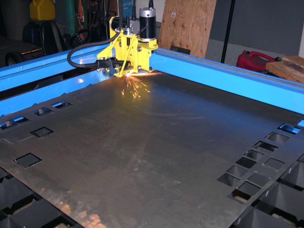 Precize të lartë prerë hekur, çeliku të karbonit metali CNC makinë të vogël CNC plazma prerja makine