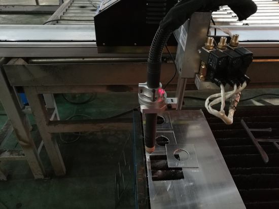 Prerja e makinës automatike të vogël CNC të Plasma për fletët metalike